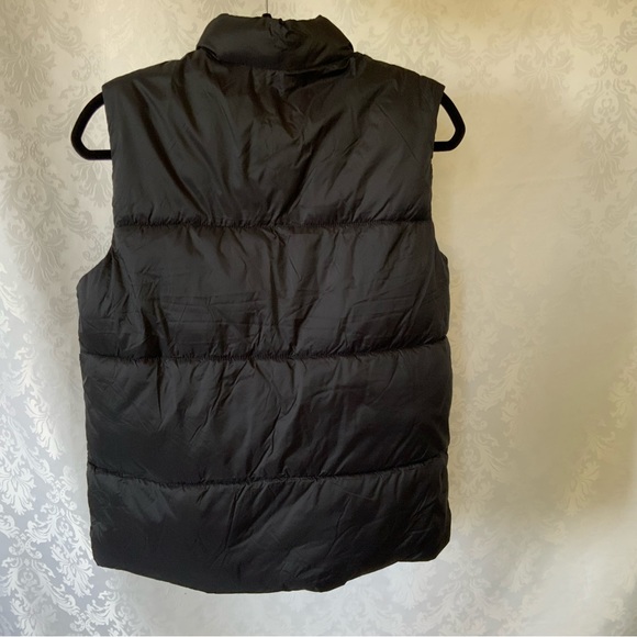 Black Vest, puffer style, lined in black. Full zip. Boys Old Navy - Picture 3 of 6